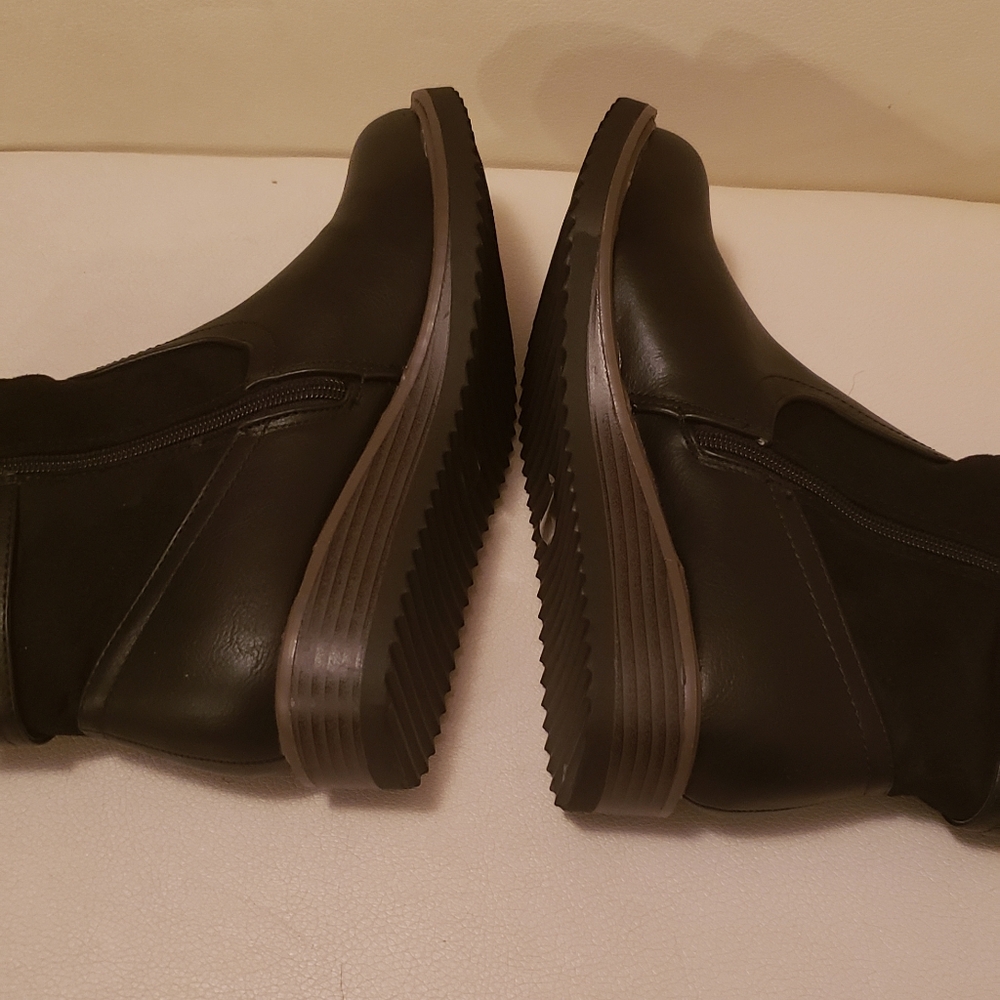 Boots - Picture 4 of 5